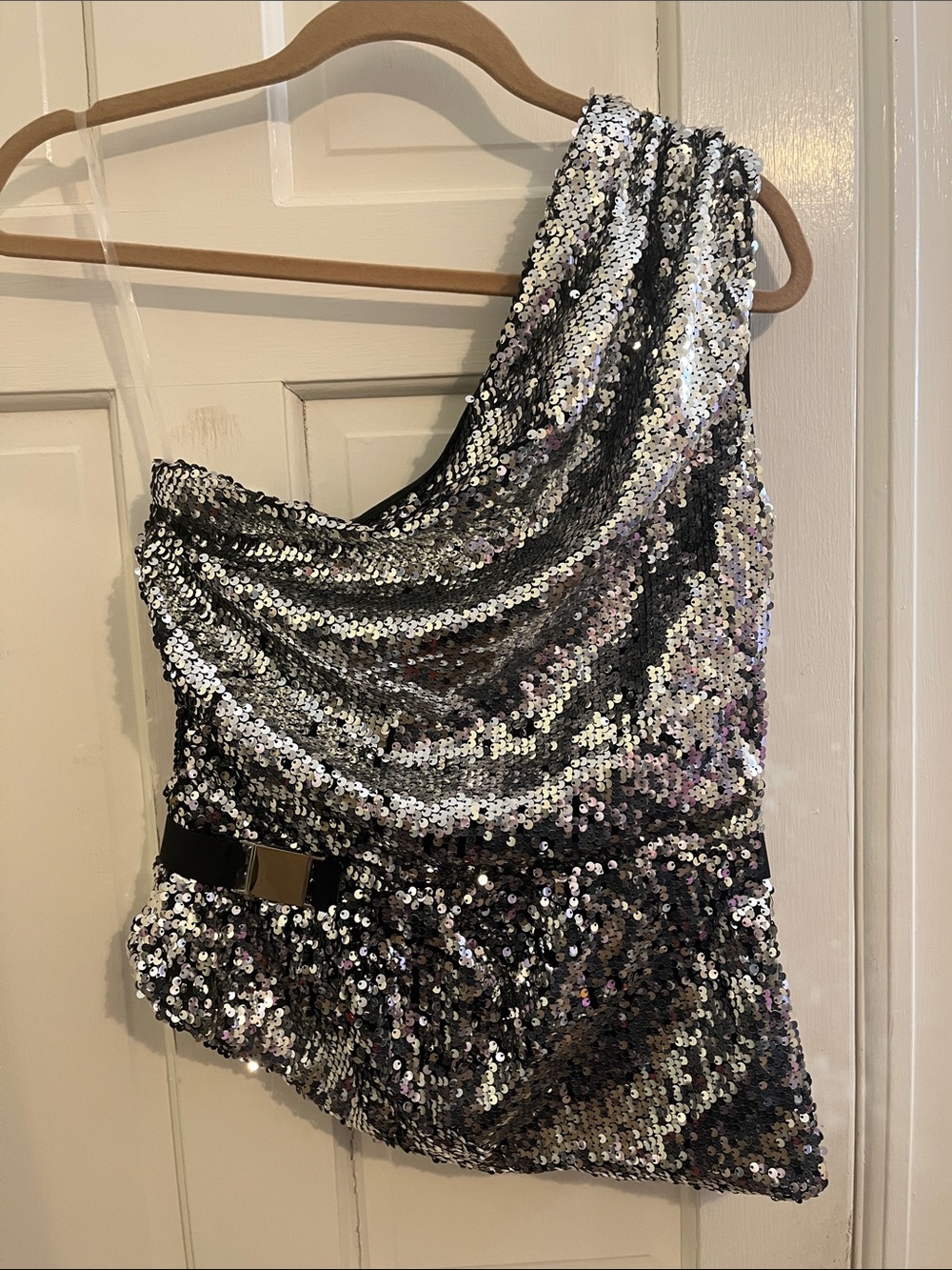NWT Fashion Nova Disco Sparkle One Shoulder Silver Sequin Blouse Size Large - Picture 2 of 9